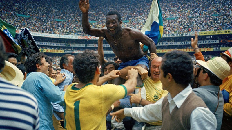 Pele là vua bóng đá, là cầu thủ đá banh vĩ đại nhất lịch sử túc cầu