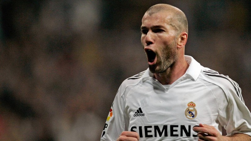 Huấn luyện viên Zidane đã từng có sự nghiệp quần đùi áo số lừng lẫy