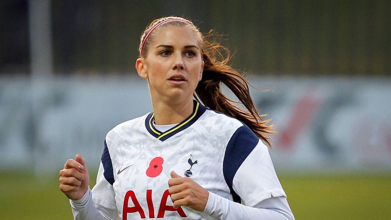 Alex Morgan là nữ cầu thủ xinh đẹp người Mỹ đang chơi cho Tottenham