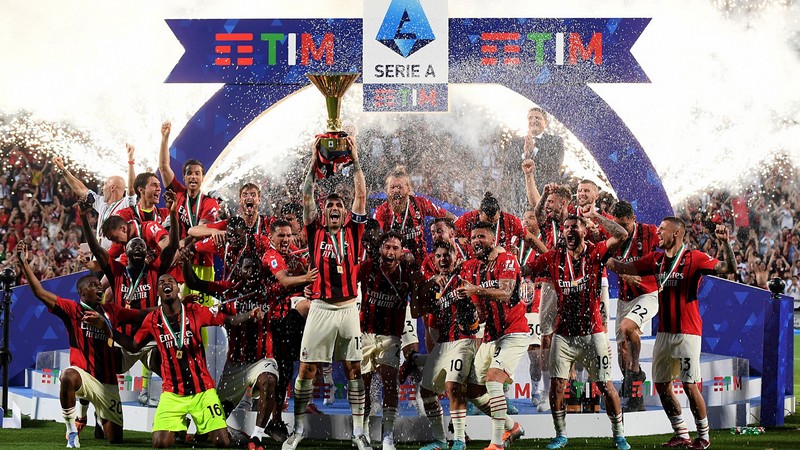 Câu lạc bộ bóng đá Milan là một đội bóng vĩ đại của bóng đá Ý