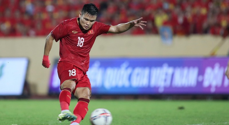 Phạm Tuấn Hải cũng tỏa sáng rực rõ trong màu áo đội tuyển Việt Nam